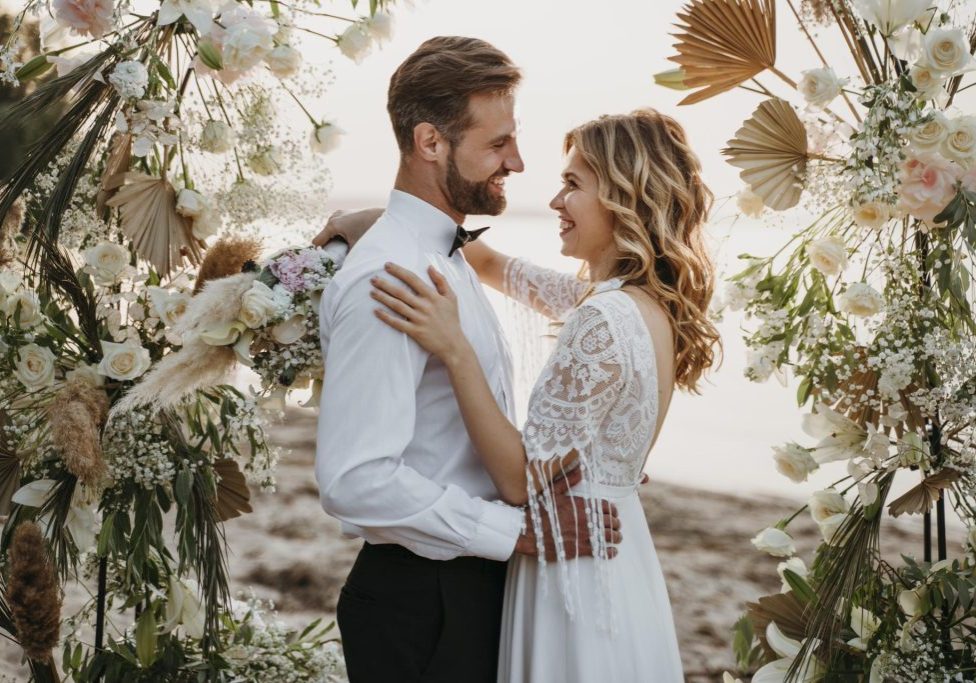 bride-groom-having-their-wedding-beach